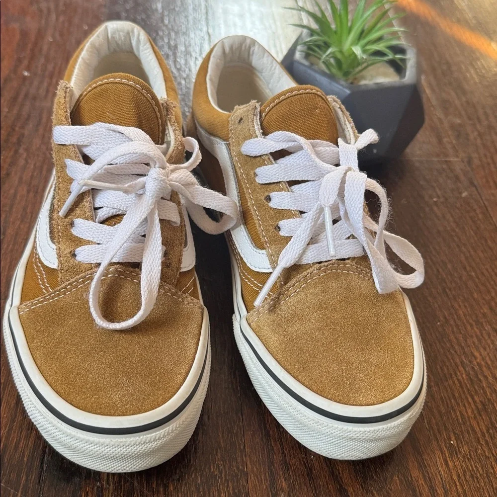 Vans Tan Kids Sneakers with White Laces size 3